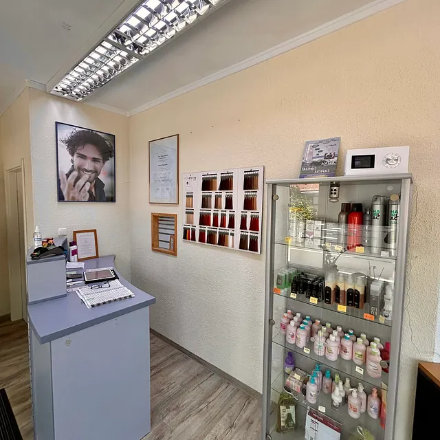 Haarpflegeprodukte im Friseursalon Einfach Schön!