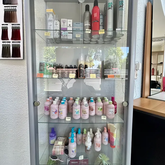 Haarpfleg im Friseursalon Einfach Schön! 